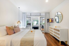 5 bedrooms, in-room safe, desk, iron/ironing board