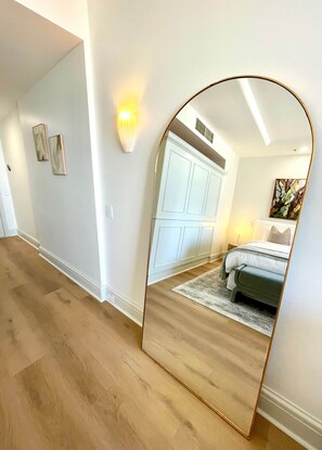 1 chambre, fer et planche à repasser, accès au Wi-Fi (inclus)
