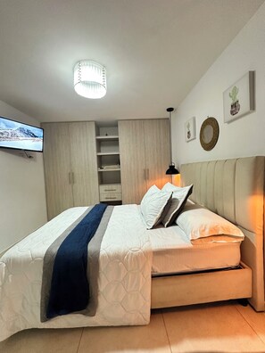 4 bedrooms, iron/ironing board, WiFi, bed sheets