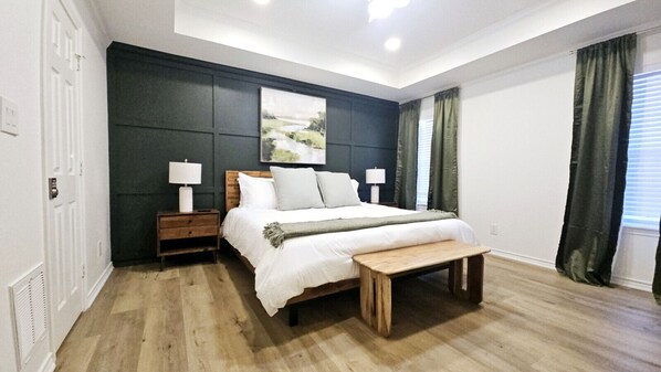 3 habitaciones, escritorio, tabla de planchar con plancha y wifi gratis