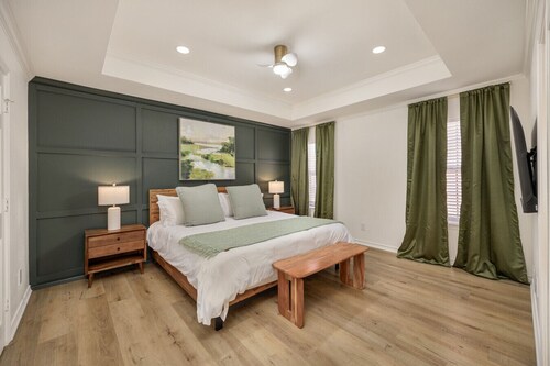 Verde @ Hollytree dr King bed, excellent location Golf
