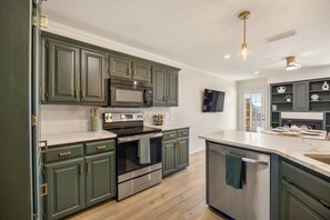 Micro-ondes, four, plaque de cuisson, lave-vaisselle