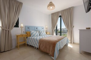 3 chambres, fer et planche Ă repasser, Wi-Fi gratuit, draps fournis