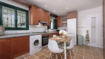 冰箱、微波炉、烤箱、炉灶