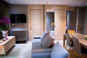 TV - Harmonies 2 bedrooms apartment @Silom 3(BTS Saladaeng station)#1 (Krung Thep Maha Nakhon)