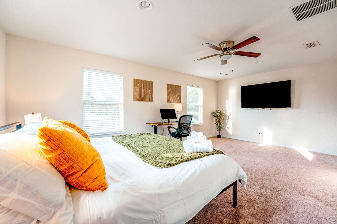 1 多间卧室、办公桌、熨斗/熨衣板、WiFi