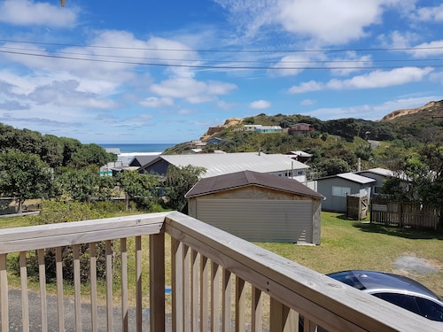 3-bedroom house overlooking Baylys Beach with WiFi and large garden and deck