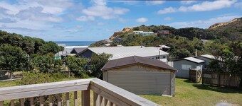 3-bedroom house overlooking Baylys Beach with WiFi and large garden and deck