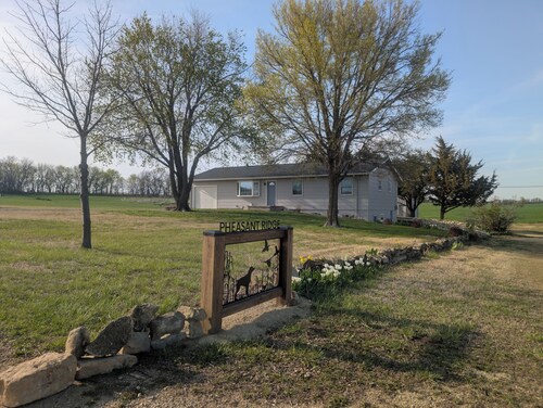 Convenient  3-bedroom rural home near Milford Lake