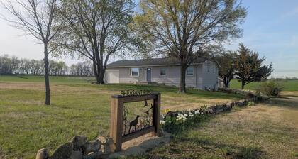 Convenient 3-bedroom rural home near Milford Lake