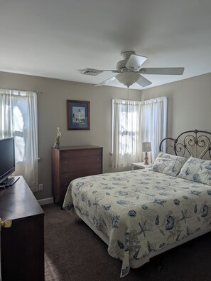 3 bedrooms, iron/ironing board, WiFi, bed sheets