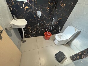 Deluxe Double Room | Bathroom | Slippers