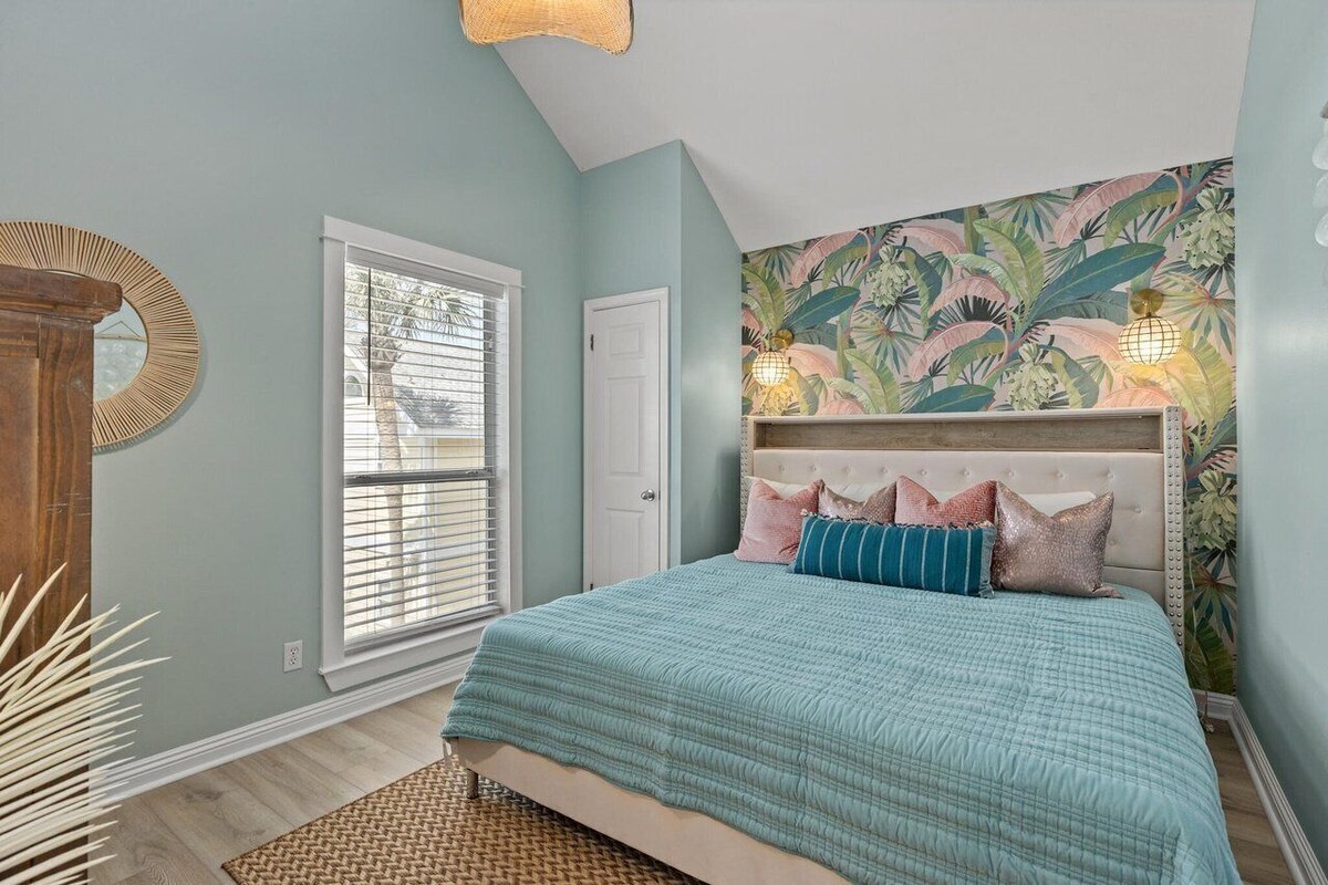Photo 10 of Nantucket Cottages Crystal Beach 7A: Pet-friendly w/ Gulf views, steps from the beach.