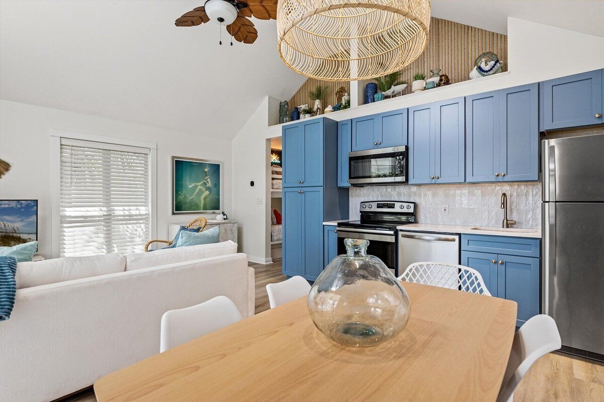 Photo 8 of Nantucket Cottages Crystal Beach 7A: Pet-friendly w/ Gulf views, steps from the beach.