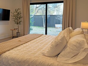 5 bedrooms, desk, iron/ironing board, travel cot