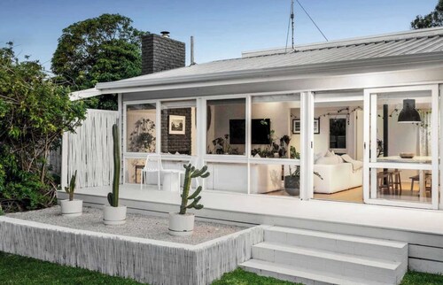 Walk to everything 500m to beach and town pet friendly