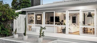 Walk to everything 500m to beach and town pet friendly