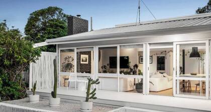 Walk to everything 500m to beach and town pet friendly