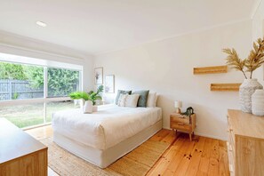 3 bedrooms, iron/ironing board, WiFi, bed sheets