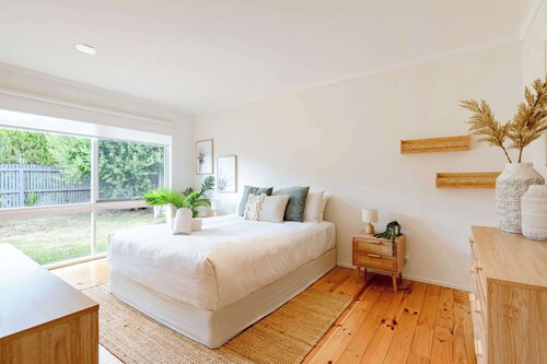 Walk to everything 500m to beach and town pet friendly