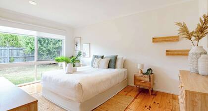 Walk to everything 500m to beach and town pet friendly