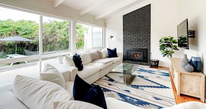 Walk to everything 500m to beach and town pet friendly