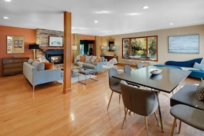 Smart TV, fireplace, computer monitors - The Curated Haven, by Vinifera Homes (Sonoma)