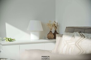 3 bedrooms, desk, travel cot, WiFi
