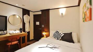 Standard Double Room | Desk, free WiFi