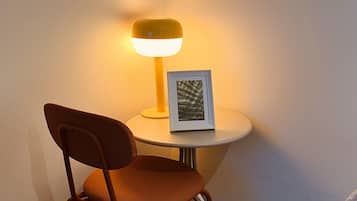 Desk, free WiFi
