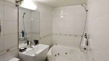 Standard Double Room | Desk, free WiFi
