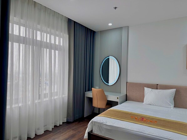 Desk, laptop workspace, free WiFi