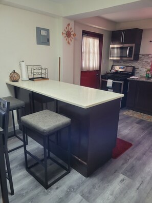 Private kitchen - 3-bedroom apartment in fantastic St. Johns with AC, WiFi (St johns)