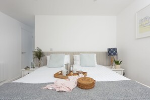 1 habitación, tabla de planchar con plancha, internet y ropa de cama 