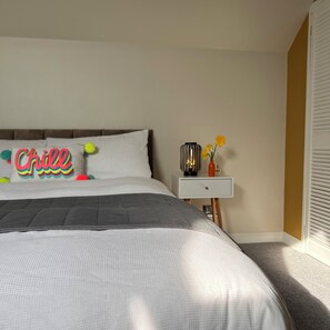 4 bedrooms, iron/ironing board, free WiFi, bed sheets