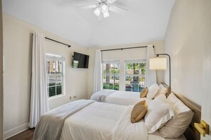 3 bedrooms, desk, iron/ironing board, free WiFi