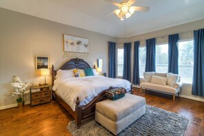3 bedrooms, iron/ironing board, WiFi, bed sheets - Cyfair home w/pool and theater (Houston)