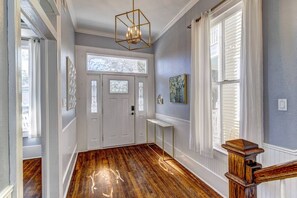 Interior - Historic home 3 mins from beach (Galveston)