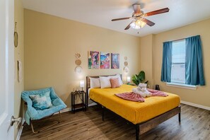 2 bedrooms, desk, iron/ironing board, WiFi