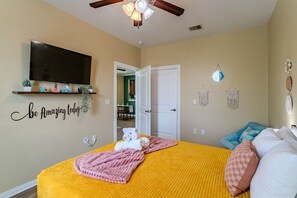 2 bedrooms, desk, iron/ironing board, WiFi