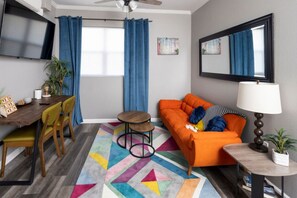 智能電視、書籍