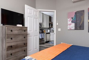 2 bedrooms, desk, iron/ironing board, travel cot