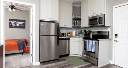 Modern Downtown Retreat |  Private | Free Parking