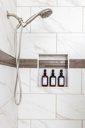 Sèche-cheveux, serviettes fournies