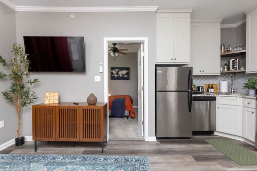 Modern City Oasis: Pet Friendly | Downtown | Park