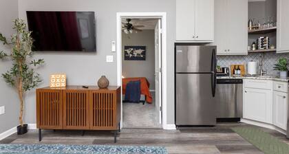 Modern City Oasis: Pet Friendly | Downtown | Park