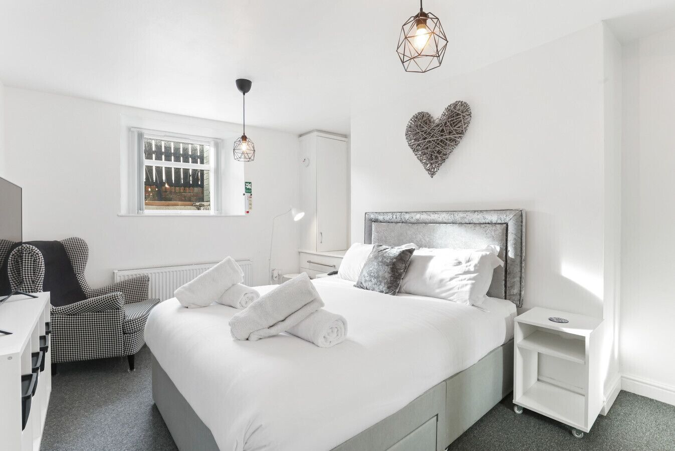 1 soverom, skrivebord, strykejern/-brett og wi-fi (inkludert)