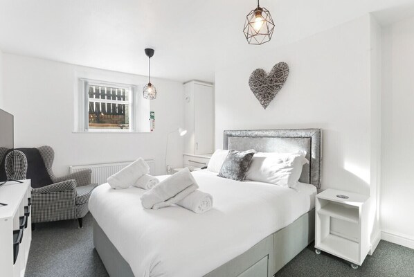 1 多间卧室、办公桌、熨斗/熨衣板、免费 WiFi