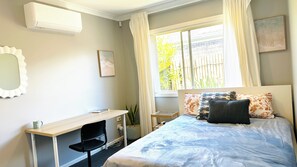 1 bedroom, WiFi, bed sheets - Smart Home near Deer Park Train Station - Private Room (Deer Park)