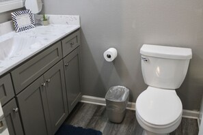 Secador de pelo y toallas